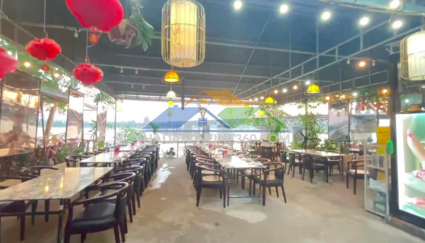 Cho thuê mặt bằng set up sẵn dt 300m2  chuyên hàng ăn uống,nhà hàng lẩu, khu ẩm thực đông đúc, ô tô đỗ thoải mái.