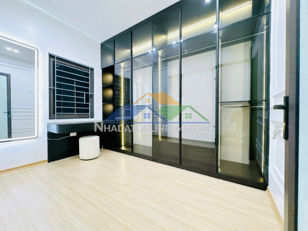 Chính chủ Bán nhà phố Giảng Võ, 21m 5 tầng, lg, 100m ra ô tô, an sinh đỉnh, 5.4 tỷ 0973256699.