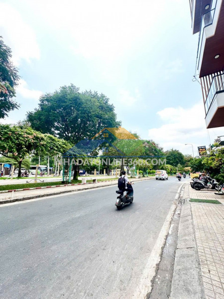 Nhà to nhà bé miễn đẹp là được2p qua tân phú,2 tầng,2pn,tặng...