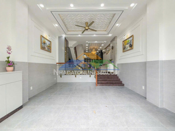 Nhà đẹp tân cổ điển, có thang máy, 4 tầng lung linh, khu cán bộ ở đông