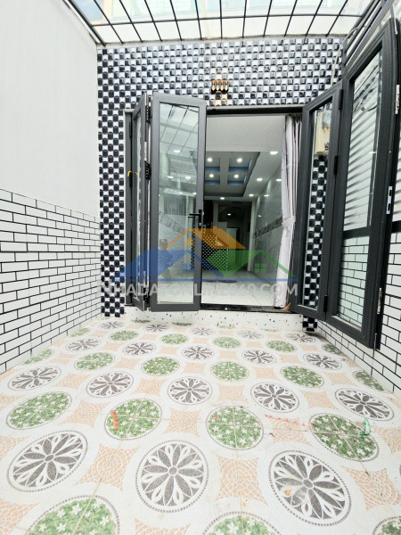 Bán nhà sát mặt tiền q4 
6pn 5wc shr có 4 đ