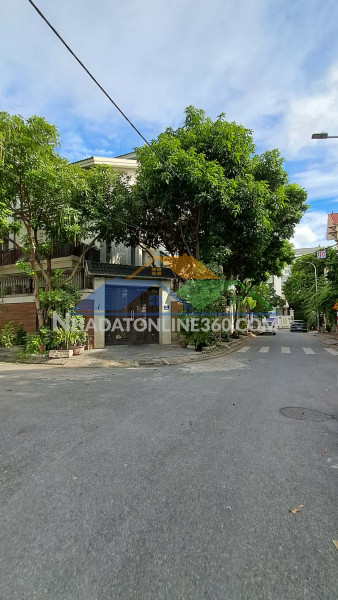 Bán đất phúc lợi 135m2- lô góc 2 mặt đường vỉa hè đá bóng- 27.x tỷ