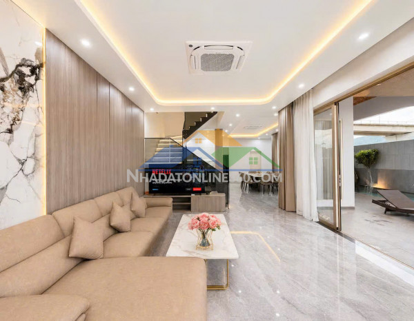 Nhà đẹp 4 tầng sau lưng căn mặt tiền lâm hoành. lh 0905233234