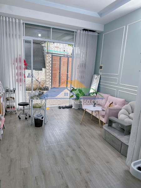 Sang gấp tiệm nail - gội ngay sân banh – đại học đồng nai