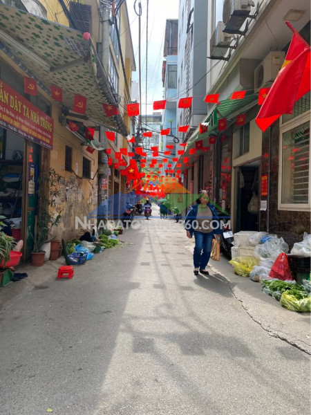 Bnaf nhà phố hoàng hoa thám gần phố ở sương .