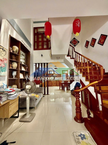 ♪ đường 5.5m nhánh núi thành, 120m2, 3 tầng, đi bộ ra trần...