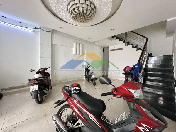 20 triệu/ tháng -tây tựu - cổng đh công nghiệp hn  lô góc  ô tô đỗ  52m² x 5t  7,8 tỷ