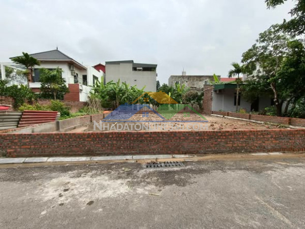 Chia đôi mà bán cả 184m2, mt11m, ô tô thông, 13.5 tỷ nguyên khê, đông anh.