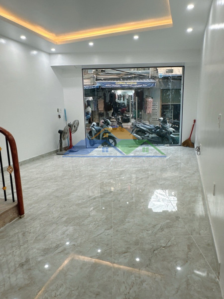 Mặt đường miếu hai xã - kinh doanh đỉnh - gía trị khai thác cao