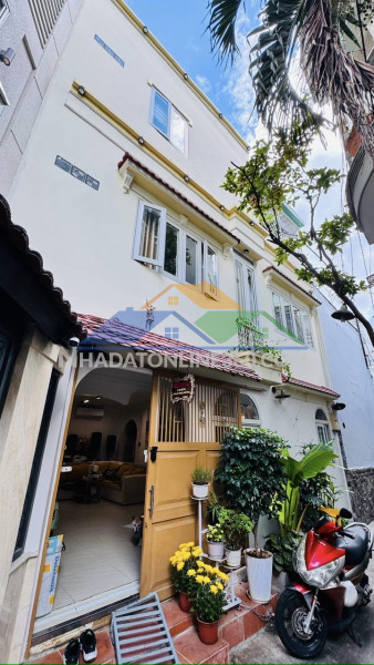 8t9 - lê văn sỹ ngang 7.7m – nhà phố mang dáng dấp biệt thự