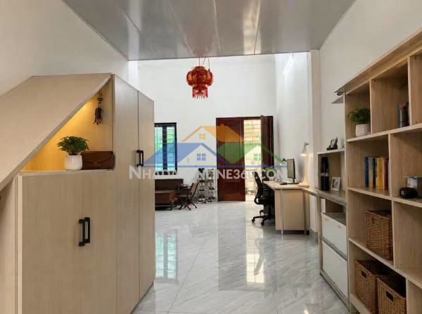 Bán đất tặng nhà cấp 4.
sang phố: cổ nhuế 50m2, mt4m, 7.7 tỷ, bắc từ liêm