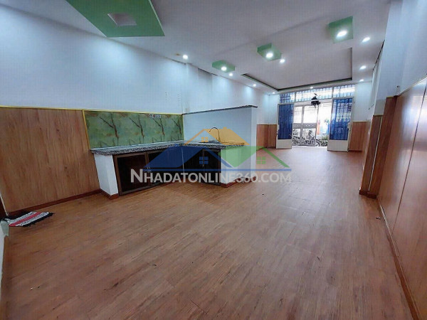 Nhà mặt tiền tây lân gần chợ, phù hợp vừa ở vừa kinh doanh.