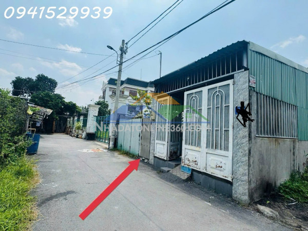Bán nhà câp 4 kèm đất 268m2 ngang 8,7 hẻm ô tô gân tl43 chỉ 10ty800