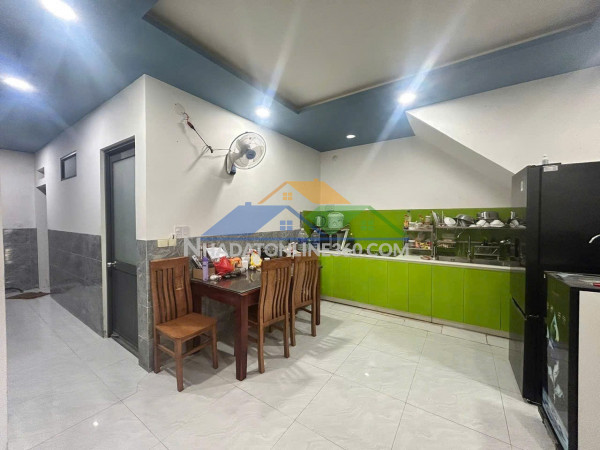 Chính chủ cần bán nhà 2 mặt tiền khu chợ đêm thị trấn định quán, đồng nai