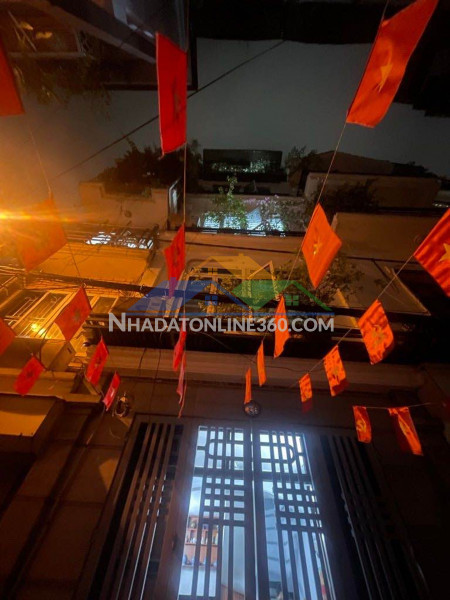 Bán nhà bồ đề 9 tỷ ô tô  chỗ đỗ cửa,ngõ thông thoáng