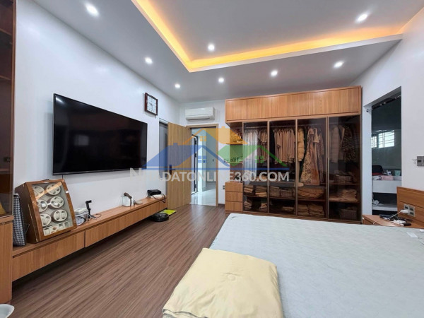Bán biệt thự sân vườn - 2 mặt ngõ - 3 ô tô tránh - đẳng cấp...
