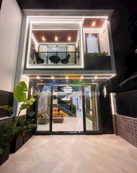 Nhà góc 2 mặt tiền thoáng mát, 110m, chỉ 6.5 tỷ, cạnh phú mỹ hưng