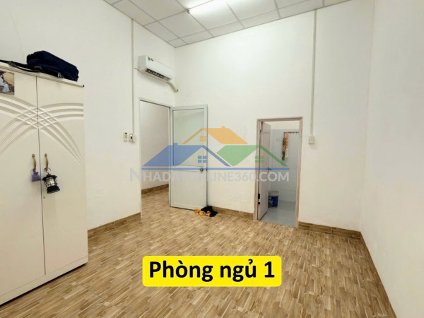 Chính chủ bán nhanh căn nhà đẹp vị trí đắc địa chỉ 2,65 tỷ ở và buôn bán tốt tại kdc hoàng long - thị trấn bến lức