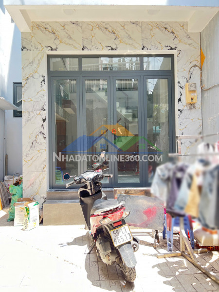 Nhà mới 3 tầng nở hậu 6.5m ngay chợ ba đình p10q8. giá: 5.38 tỷ