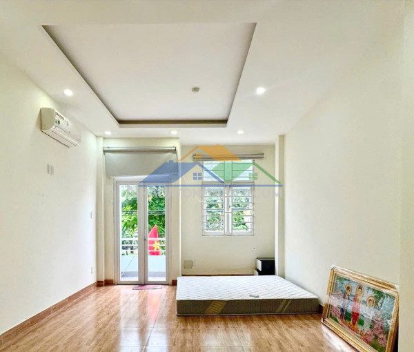 Nhà 4 tầng đối diện công viên mặt tiền đường số bông sao p5q8. giá 11.5 tỷ