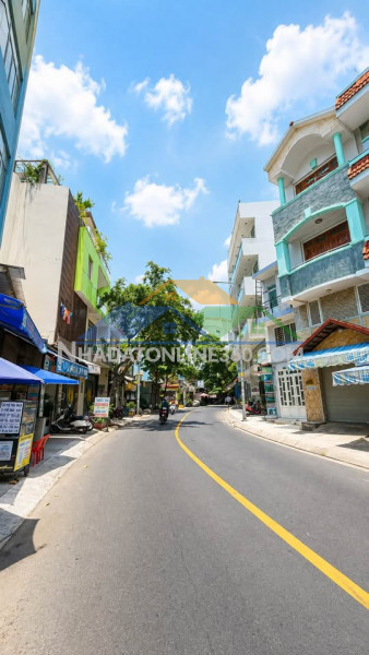 Ngay chợ tân hương – nhà 2 mặt tiền kinh doanh trước sau 78m²...