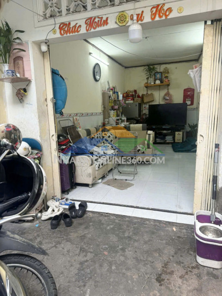Nhà 2 tầng nở hậu l 7.5m sát đường tùng thiện vương p13q8. giá: 2.85 tỷ