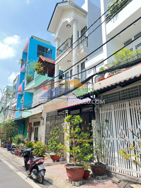 Nhà mới 3 tầng nở hậu 6m cách mặt tiền nguyễn duy 30m p10q8. giá 5.48 tỷ
