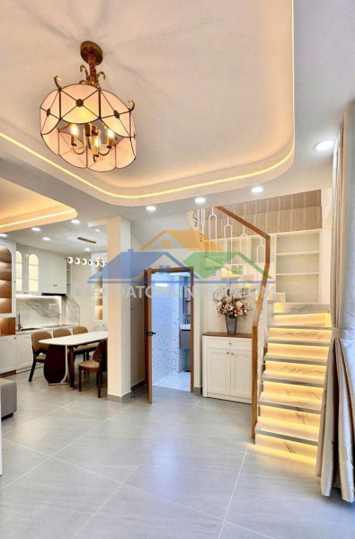 Nhà rộng 6m, cạnh phú mỹ hưng, 3 tầng, 6.5 tỷ, hàng xóm thân thiện