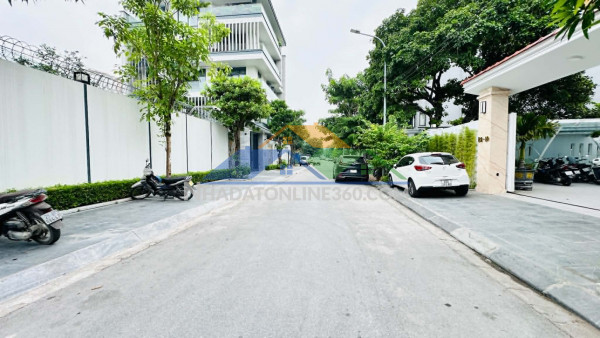Bán nhà việt hưng, 329m , mặt tiền 12.2m, phân lô, vỉa hè, ôtô dừng đỗ ngày đêm