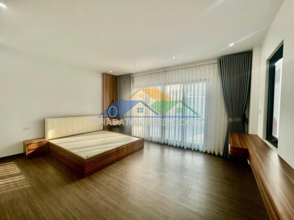 Nhỉnh 8 tỷ, nhà dân xây cầu diễn 48m2x5 tầng, rộng rãi, ô tô gần, tặng nội thất, gần trường học