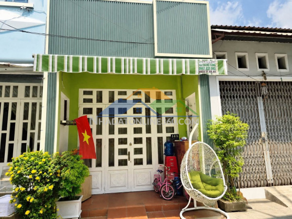 Zảm sâu - chỉ 5 tỷ có nhà 2 tầng 70m² - hẻm ô tô đỗ cửa...