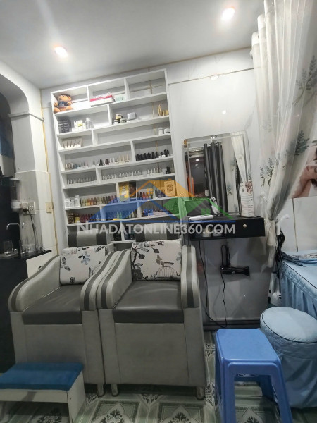 Chính chủ sang nhượng clb 4 sân cầu lông - ngay tthc dĩ an địa...