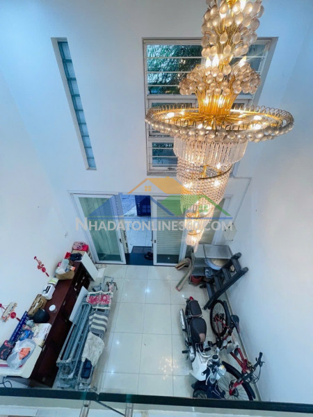 Bán nhà đường cách mạng tháng 8, dt 53m², ngang 4m, hẻm xe hơi, nhà đẹp ở ngay