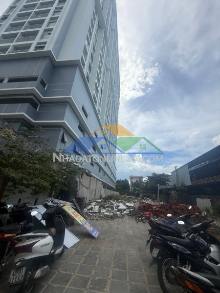 Bán đất mặt tiền ngô thì nhậm 1.321m², sát tòa căn hộ 26 tầng, giá 85 tỷ