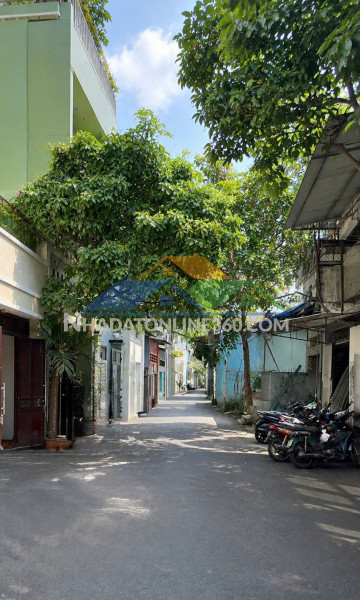 Tọa lạc kề bàu cát tân bình - hxh thang máy - ngang 5.5m - 5 tầng btct - 128m²