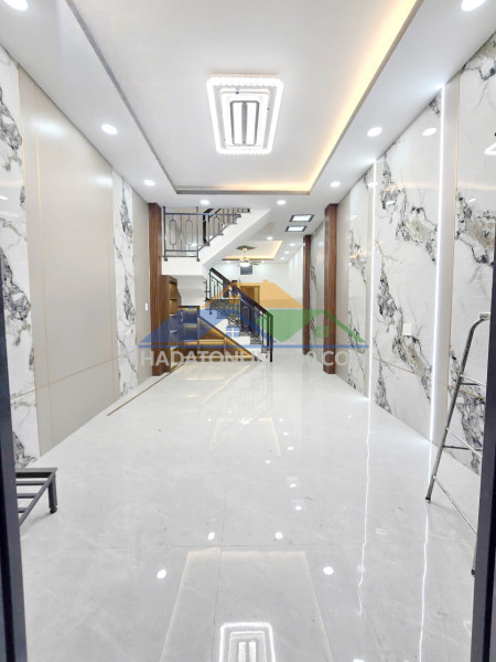 Nhà hẻm tùng thiện vương p.phú định gần cầu chà và p13q8
