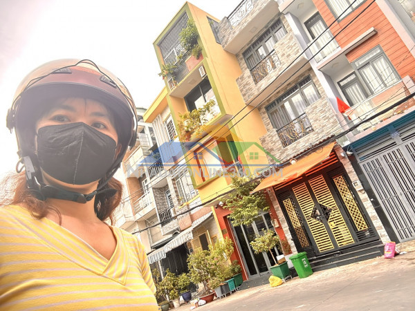 Bán nhà ngang nở hậu lớn 4.2m dài 12m- đ.tôn thất thuyết- lưu thông đ.xóm chiếu- đ.tôn đản- gần đại học nguyễn tất thành.