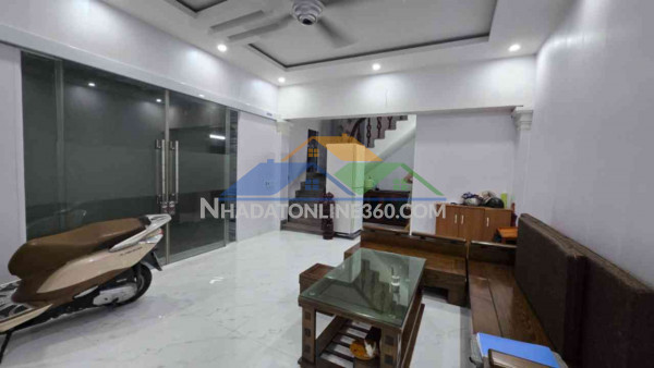 Nhà xây mới 4 tầng miếu hai xã - mặt tiền 6,8m
