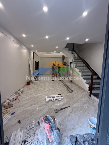 Nhà 4 tầng xây đồng bộ miếu hai xã - vị trí trung tâm, tiện ích đầy đủ