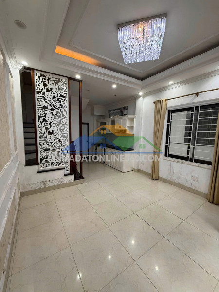 Cho thuê nhà nguyên căn ngọc thụy 10m oto 30m 5 tầng full nội thất 8,5tr/ tháng