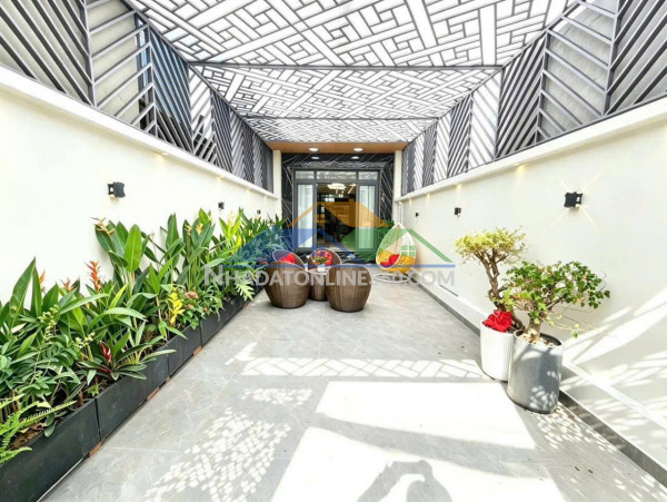 Nhà phố chân dài mênh mang, 4.1x29m, sân đậu 2 ô tô, gần phú mỹ hưng