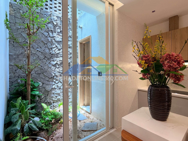 ????????homestay đẹp cho ánh sáng và gió ngay đầu cầu rồng và sát bãi tắm mỹ khê