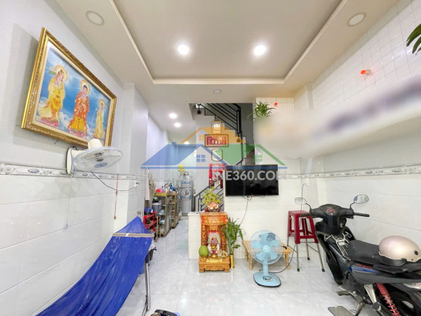 Nhà chủ xây ở 3 lầu/st hẻm 154 âu dương lân p3q8 (p.chánh hưng)