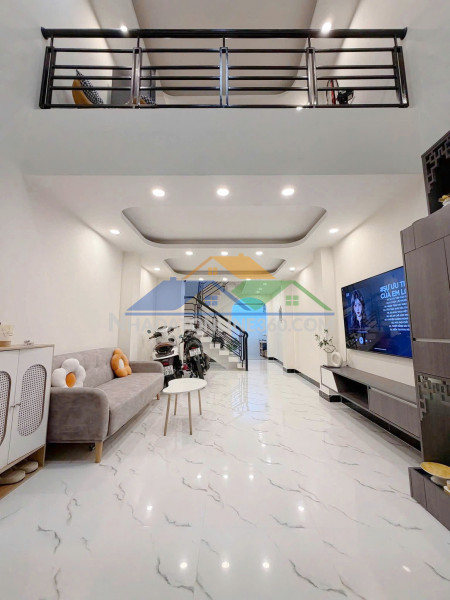 Nhà vị trí đẹp bờ kè nguyễn duy p8q8 (p.chánh hưng)