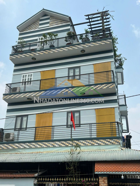 Nhà đẹp- giá tốt chính chủ bán nhanh nhà mặt công viên hồ nước thị trấn cần giuộc
