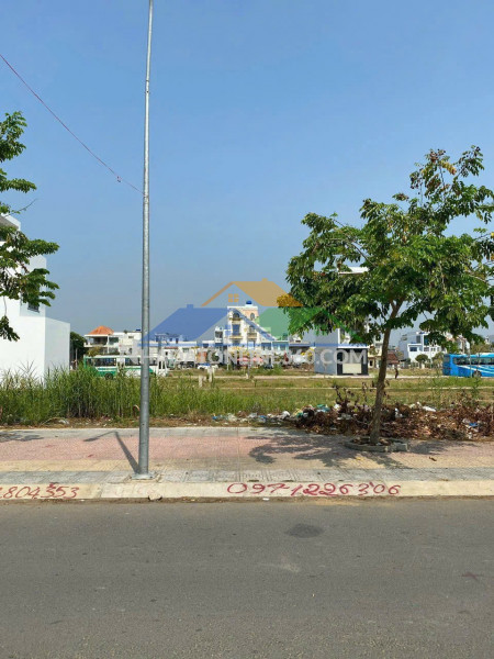 Chính chủ bán đất mặt tiền vị trí đẹp đường nguyễn văn trỗi, tt cần đước, h.cần đước, long an.