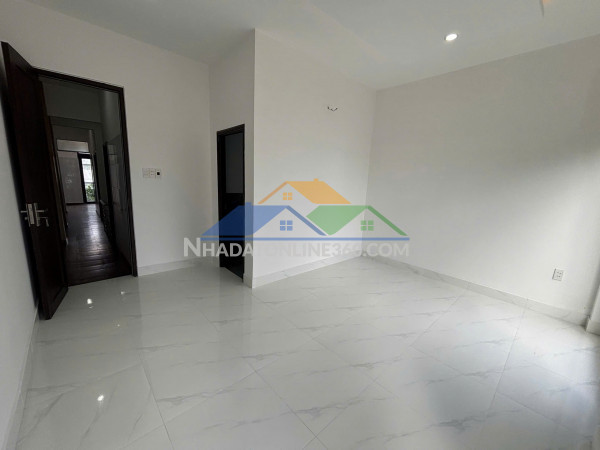????hàng hiếm - đường hòa minh 27 - dt 122,5m2 - hướng đông nam
