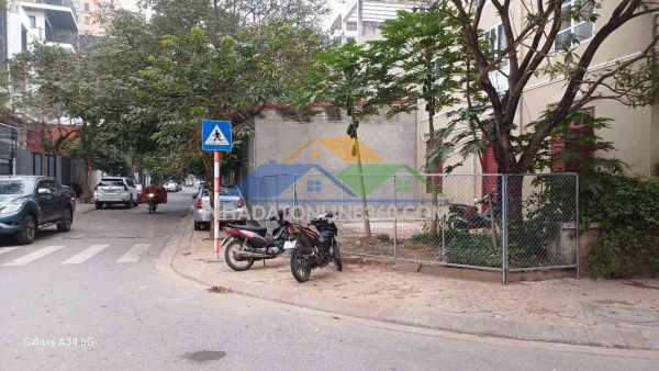 Bán đất việt hưng, long biên 80m2- mặt phố, ngã tư đường- hơn 20 tỷ