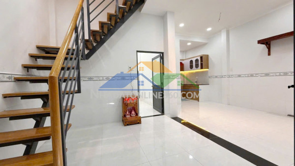 Nhà cách chỗ đậu oto vài bước chân hưng phú p10q8