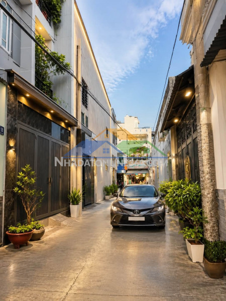 Nhà mới 5 tầng lớn - giápi tân phú - diện tích khủng 220m² chỉ 6.x